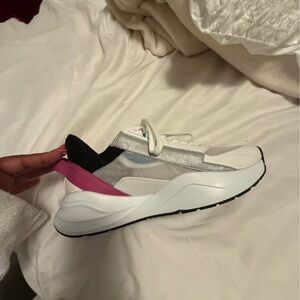 Guess Women's Balailas 2 White and Pink Sneakers